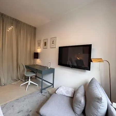 Quiet And Sunny In Absolut Center Apartment *